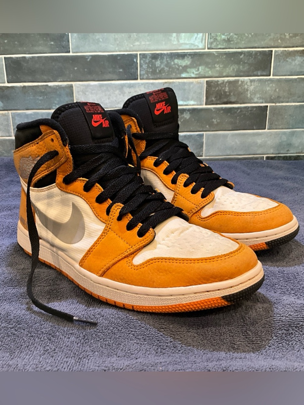 Nike Air Jordan 1 High - Orange, Black & White - Picture 3 of 16